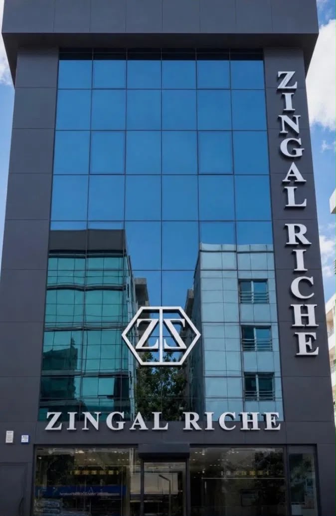 Ataşehir showroom exterior